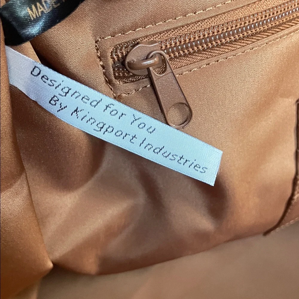 Men's Leather Travel Duffel Bag in Tan new w out tags